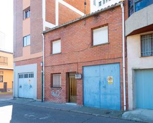 Exterior view of Single-family semi-detached for sale in Medina del Campo  with Terrace