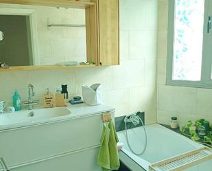 Bathroom of Flat for sale in  Sevilla Capital  with Air Conditioner, Heating and Storage room