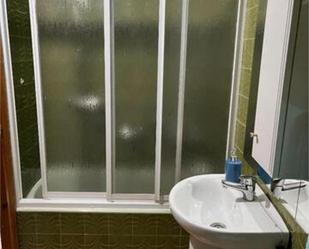 Bathroom of Flat to rent in Huelma