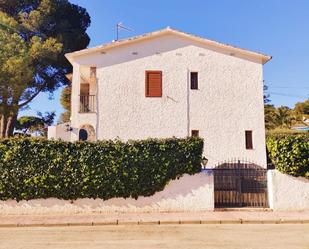 Exterior view of Single-family semi-detached for sale in El Vendrell  with Air Conditioner, Terrace and Balcony