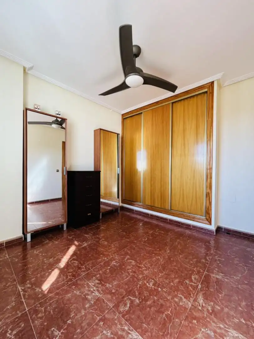 Casa o xalet en venda a Calle la Gloria, 38, Huércal de Almería Dormitori de Casa o xalet en venda en Huércal de Almería amb Aire condicionat, Terrassa i Balcó