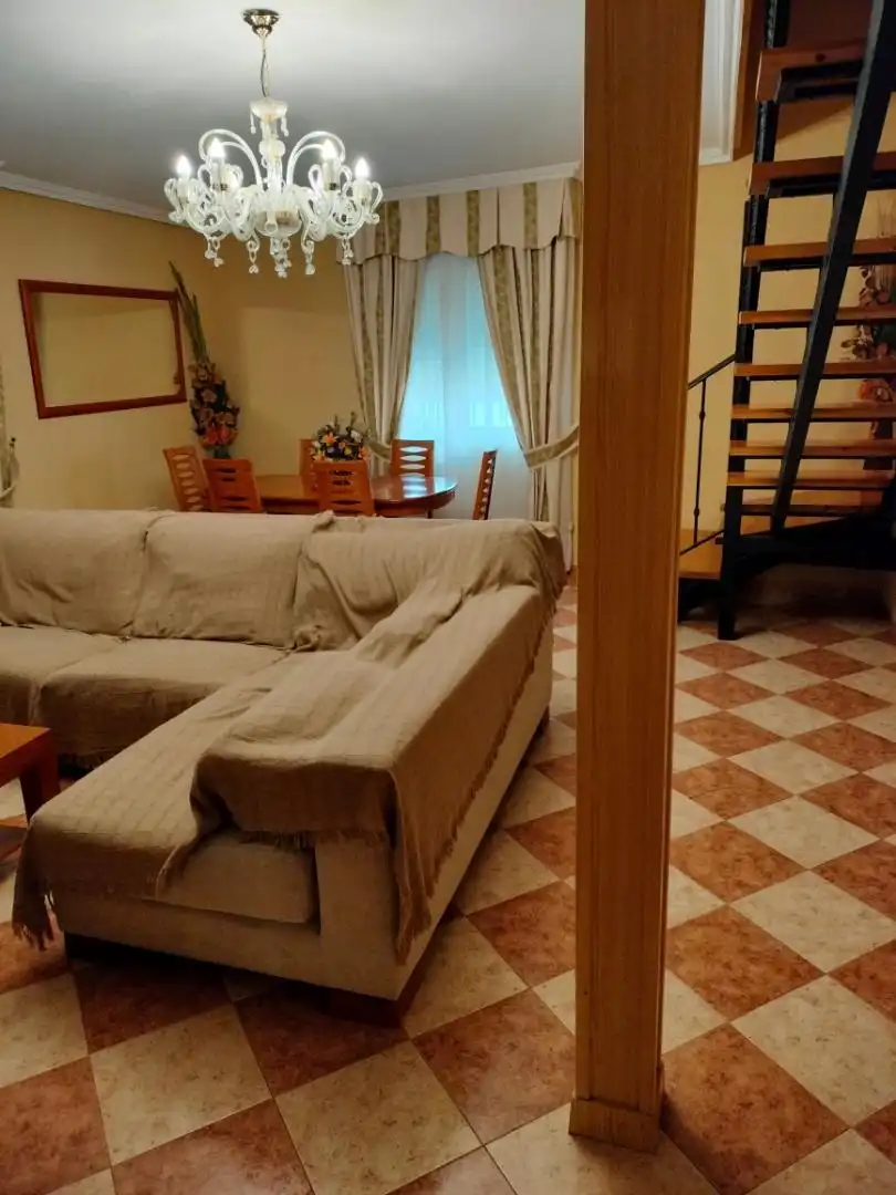 Wohnzimmer von Einfamilien-Reihenhaus zum Verkauf in Yepes mit Klimaanlage