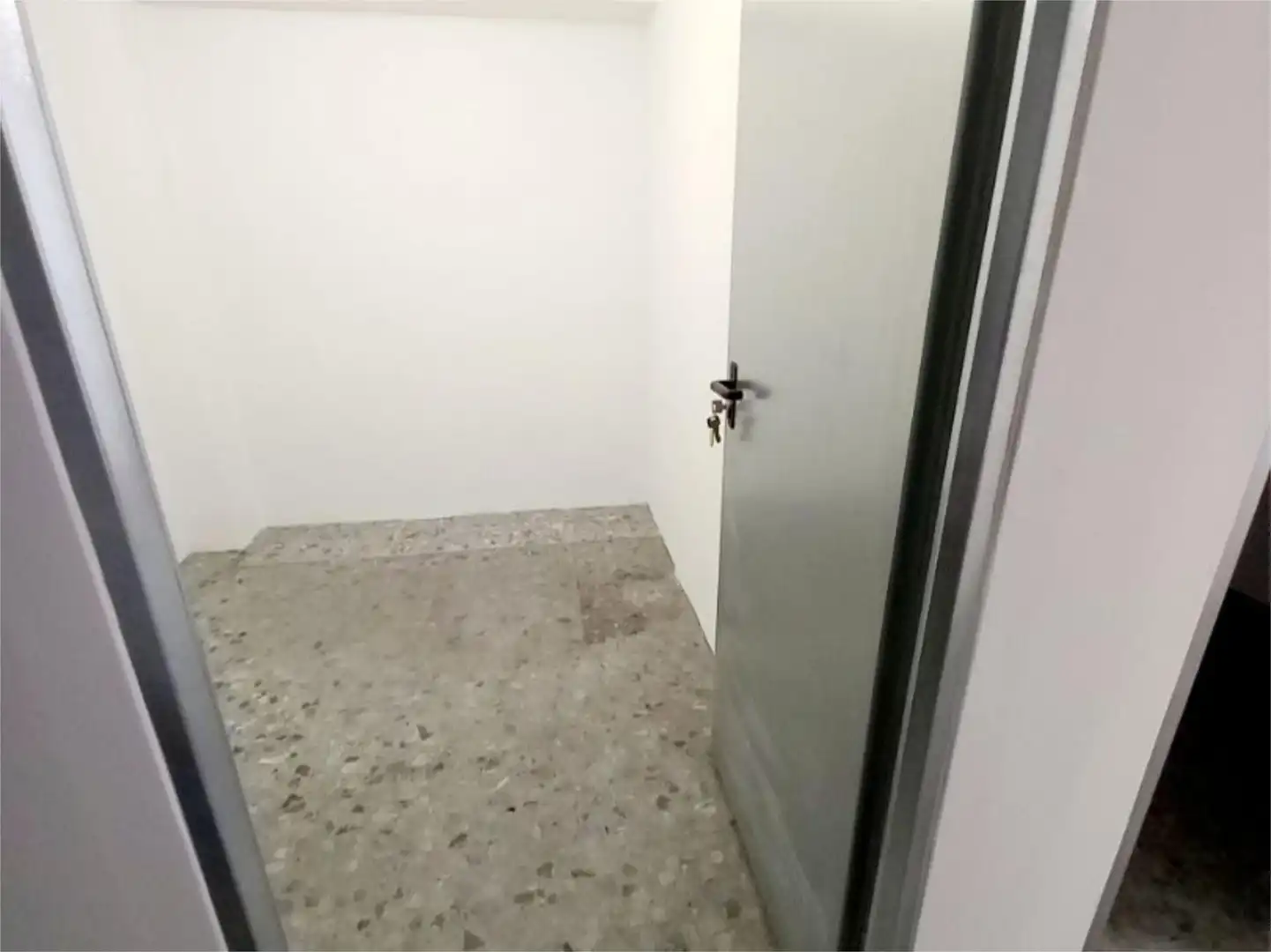 Storage room for sale in Burgos