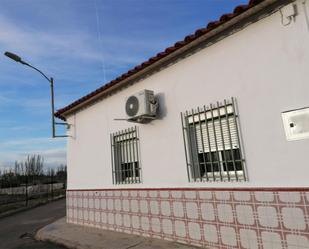 Exterior view of Single-family semi-detached for sale in Villarta de San Juan  with Air Conditioner