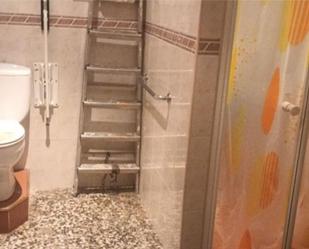 Bathroom of Flat for sale in Escucha  with Heating and Furnished