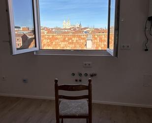 Dormitori de Apartament en venda en León Capital 