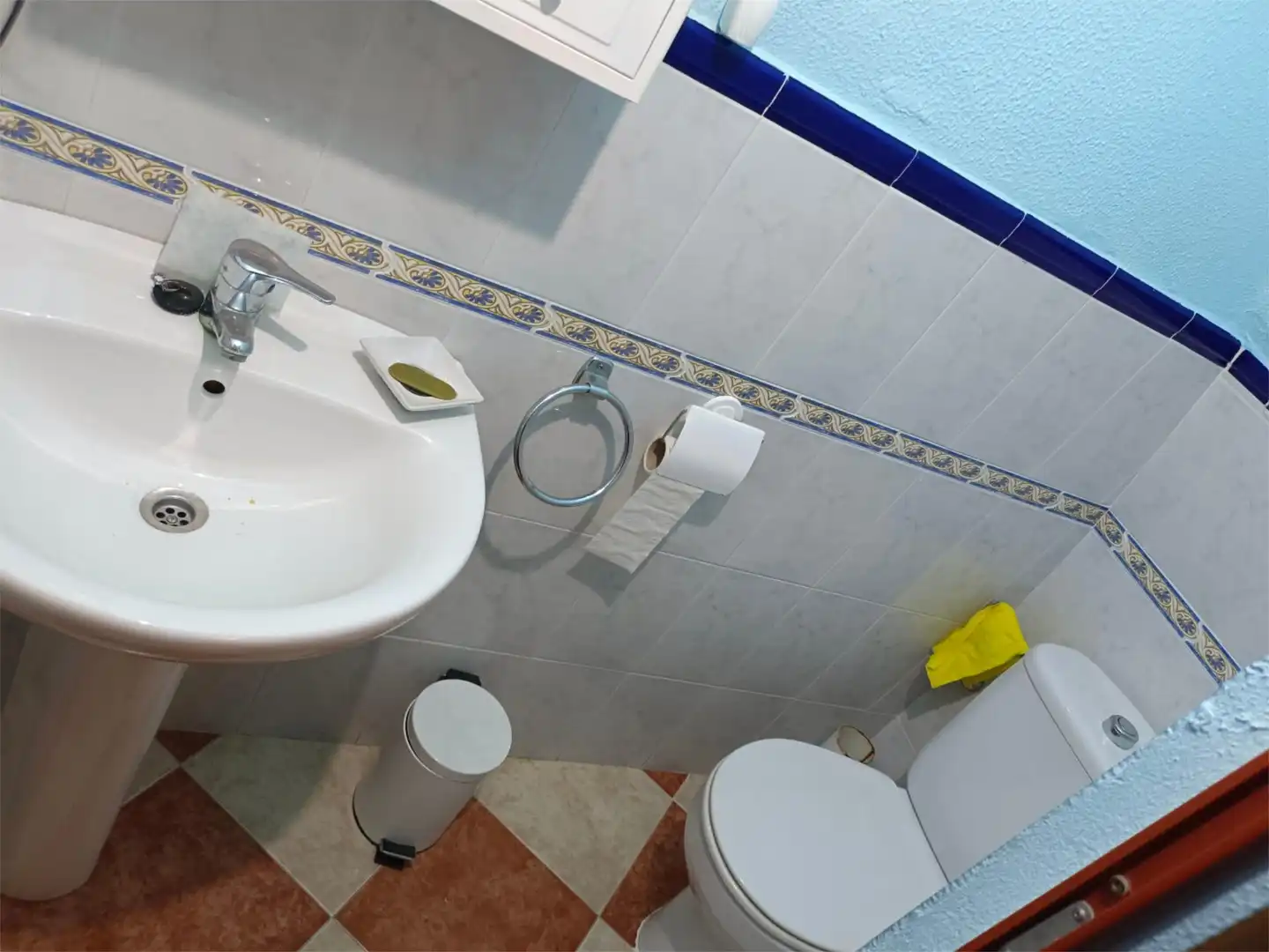 Casa adosada en venta en Calle Beato Queija Vega, 40, Minas de Riotinto Baño de Casa adosada en venta en Minas de Riotinto con Terraza