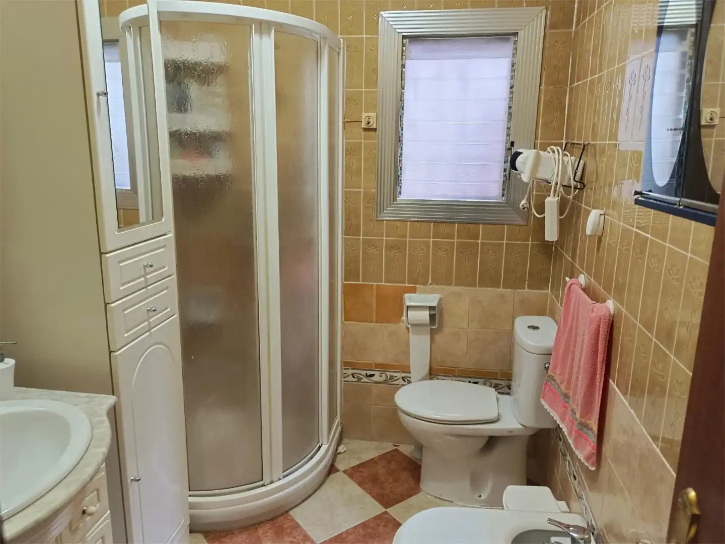 Casa adosada en venta en Calle Beato Queija Vega, 40, Minas de Riotinto Baño de Casa adosada en venta en Minas de Riotinto con Terraza