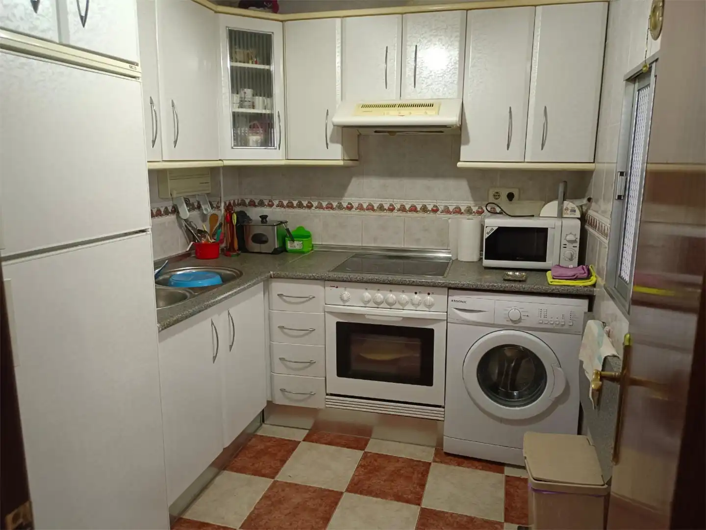 Casa adosada en venta en Calle Beato Queija Vega, 40, Minas de Riotinto Cocina de Casa adosada en venta en Minas de Riotinto con Terraza