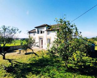 Jardí de Casa o xalet en venda en Coaña amb Terrassa