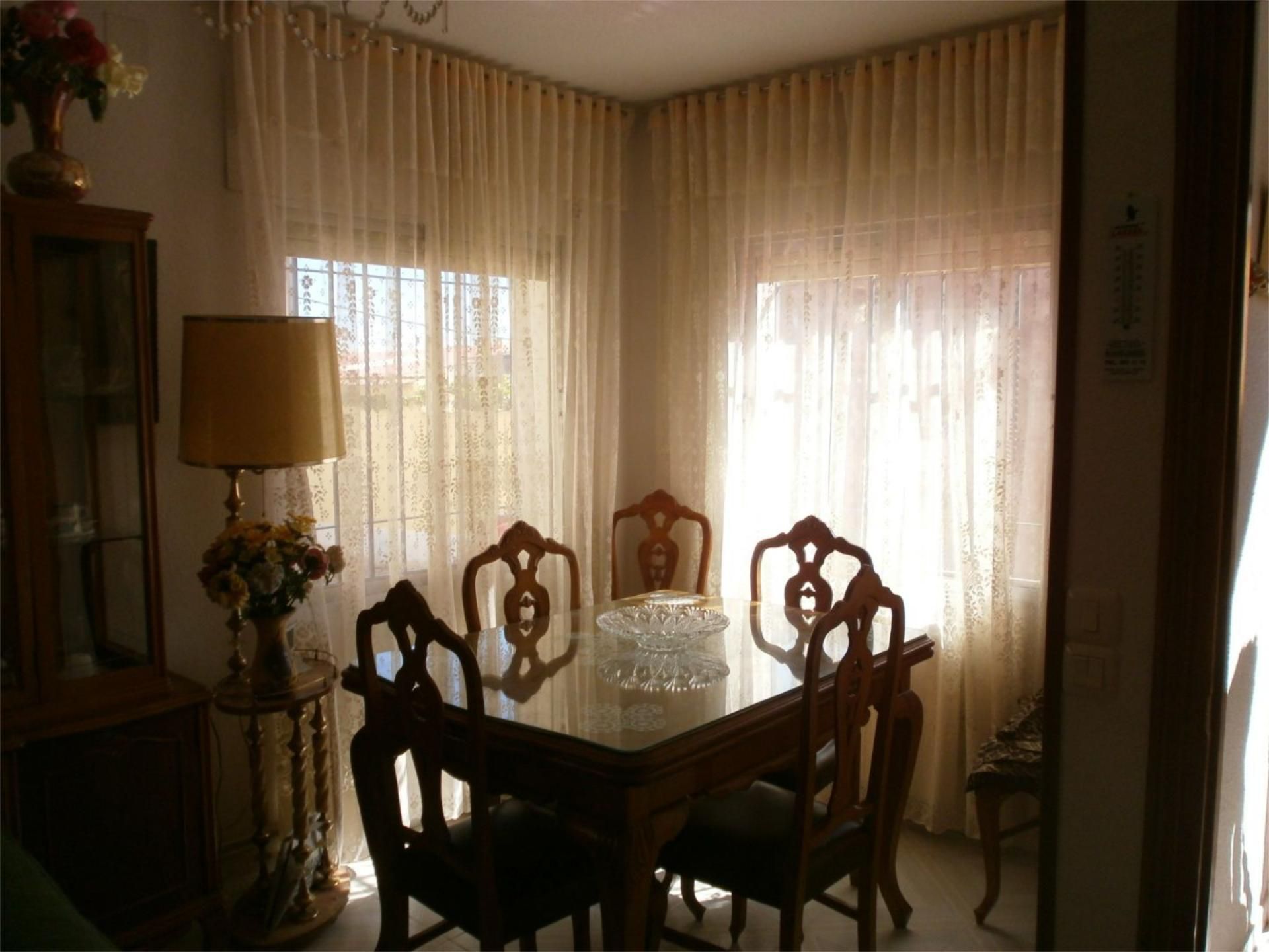 Menjador de Casa adosada en venda en Villas de la Ventosa amb Calefacció i Moblat