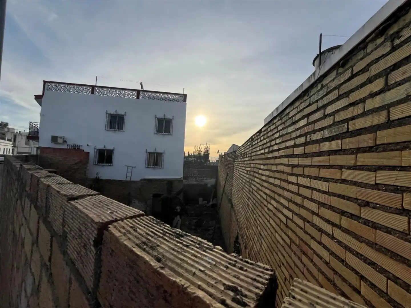 Vista exterior de Terreno en venta en Valencina de la Concepción