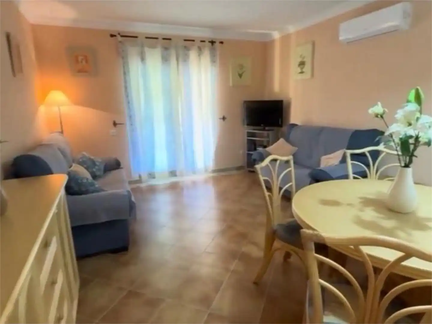 Wohnzimmer von Wohnung zur Miete in Ayamonte mit Klimaanlage, Heizung und Privatgarten