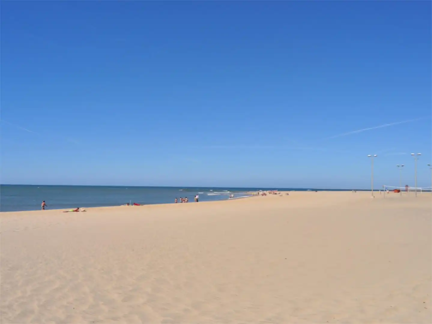 Außenansicht von Wohnung zur Miete in Ayamonte mit Klimaanlage, Heizung und Privatgarten
