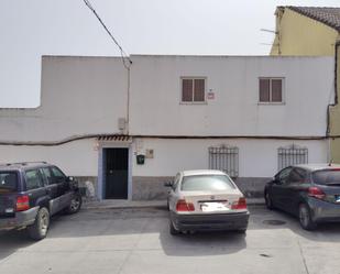 Vista exterior de Casa adosada en venda en Algeciras amb Terrassa