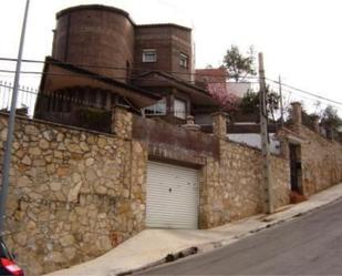 Vista exterior de Casa o xalet en venda en Vallirana amb Aire condicionat, Terrassa i Balcó