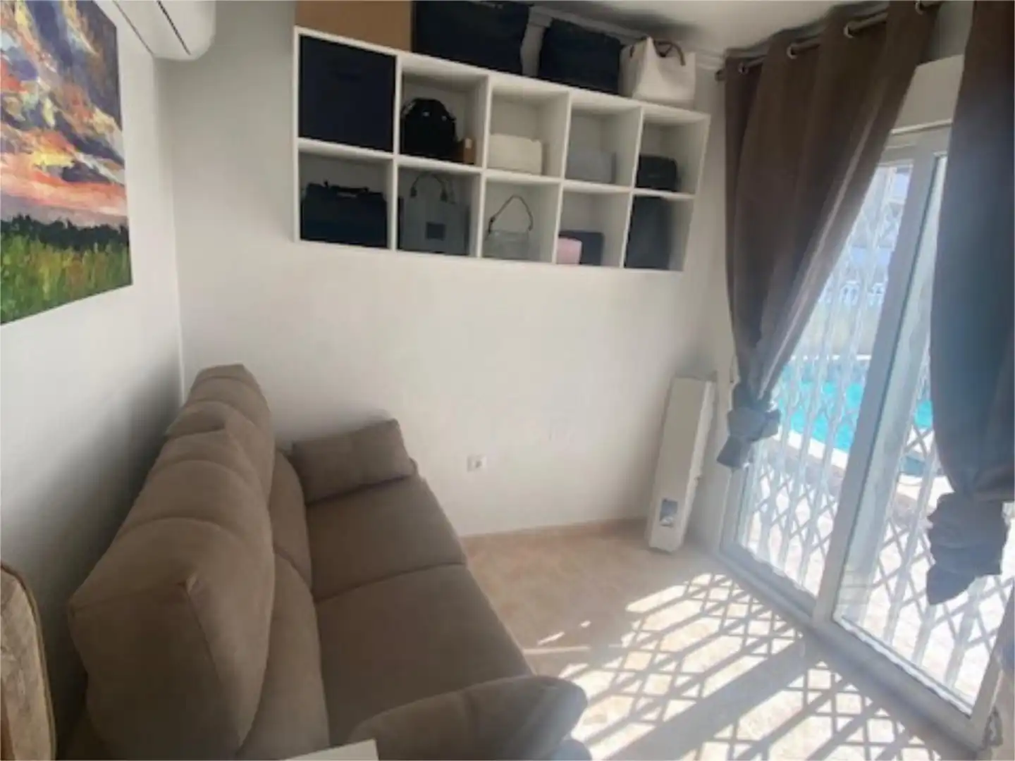 Sala d'estar de Casa o xalet en venda en Orihuela amb Aire condicionat, Jardí privat i Parquet