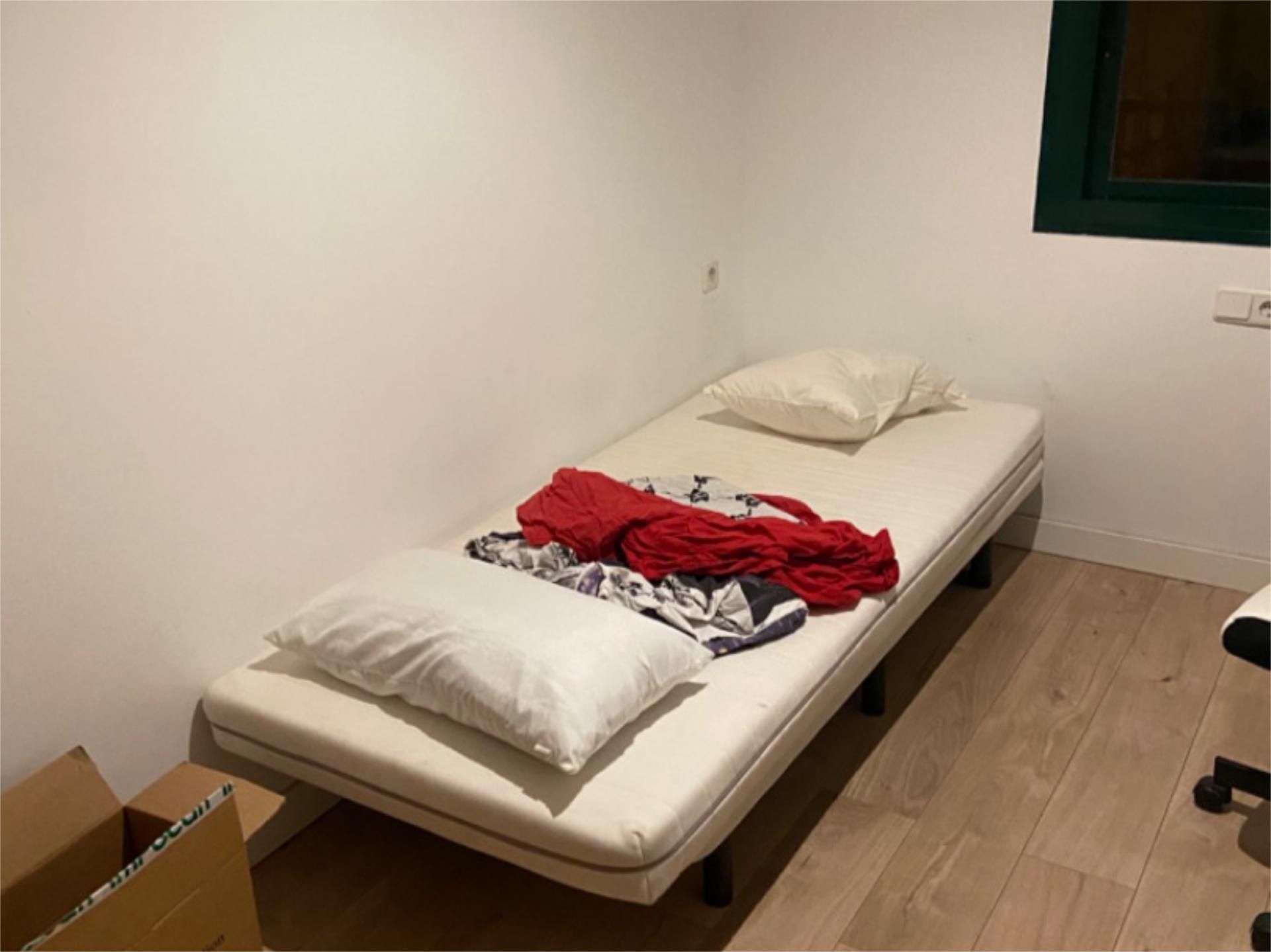 Bedroom of Apartment to share in  Palma de Mallorca  with Heating, Private garden and Parquet flooring