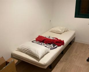 Dormitori de Apartament per a compartir en  Palma de Mallorca amb Piscina i Balcó