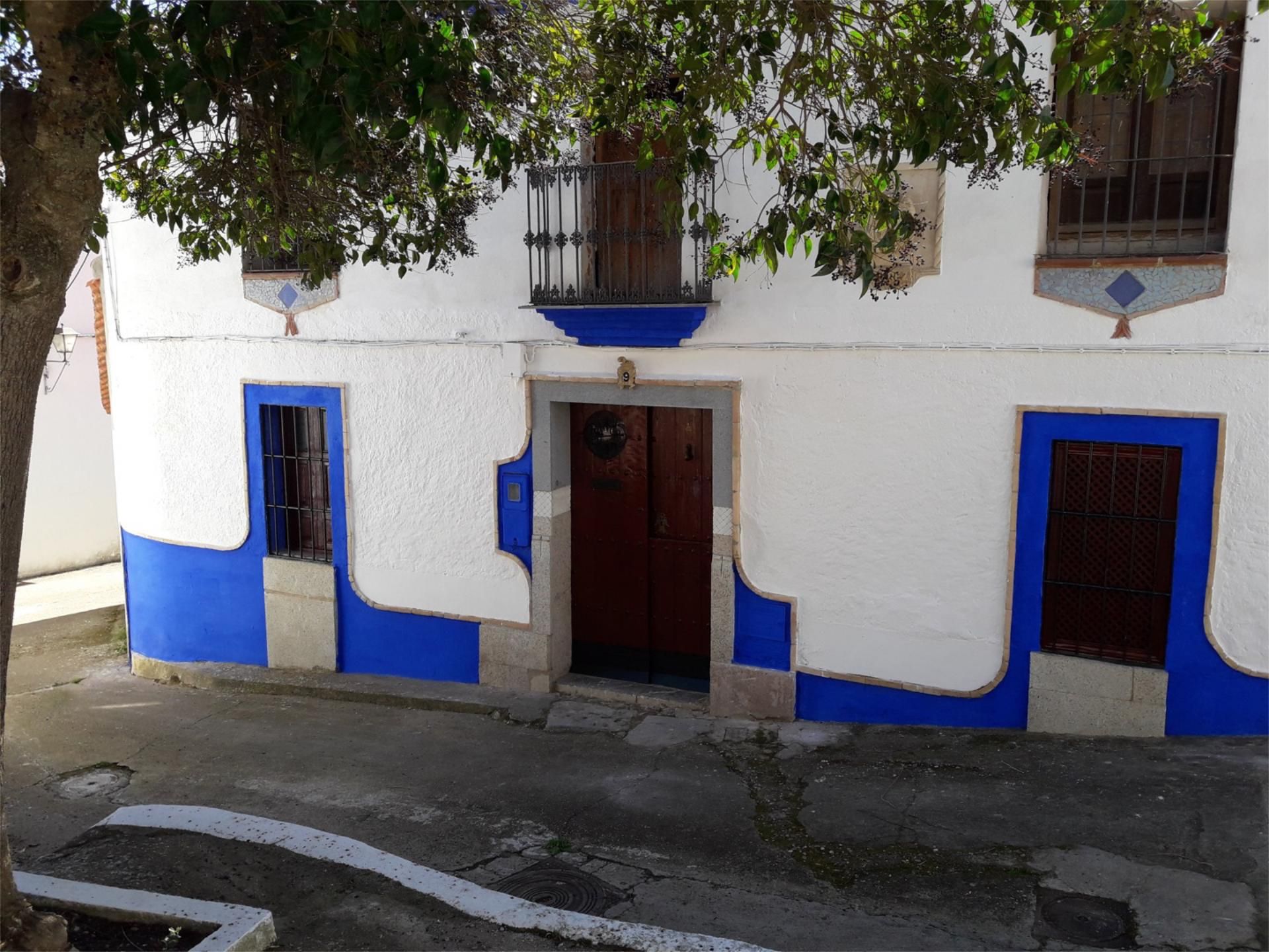 Vista exterior de Casa adosada en venda en Belmez amb Jardí privat, Terrassa i Moblat