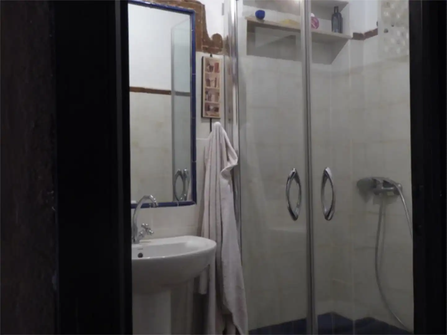 Casa adosada en venta en Calle Sevilla, 9, Belmez Baño de Casa adosada en venta en Belmez con Jardín privado, Terraza y Amueblado