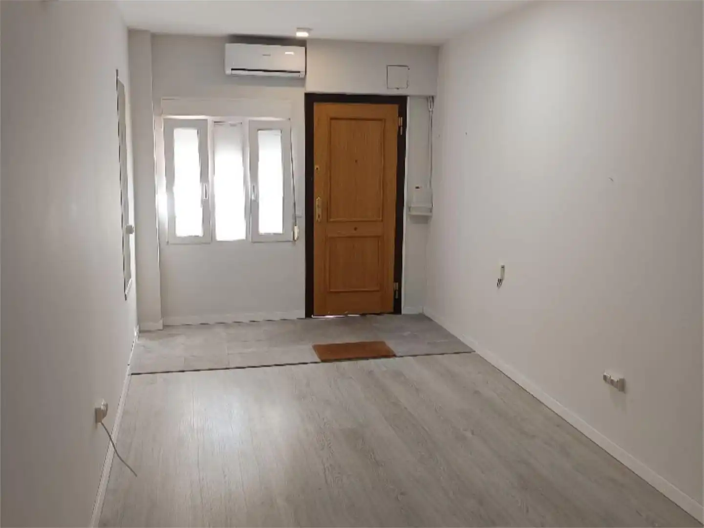 Commercial properties for sale in Calle Esteban Collantes, 13, Pueblo Nuevo Commercial properties for sale in Madrid with Air Conditioner, Heating and Furnished