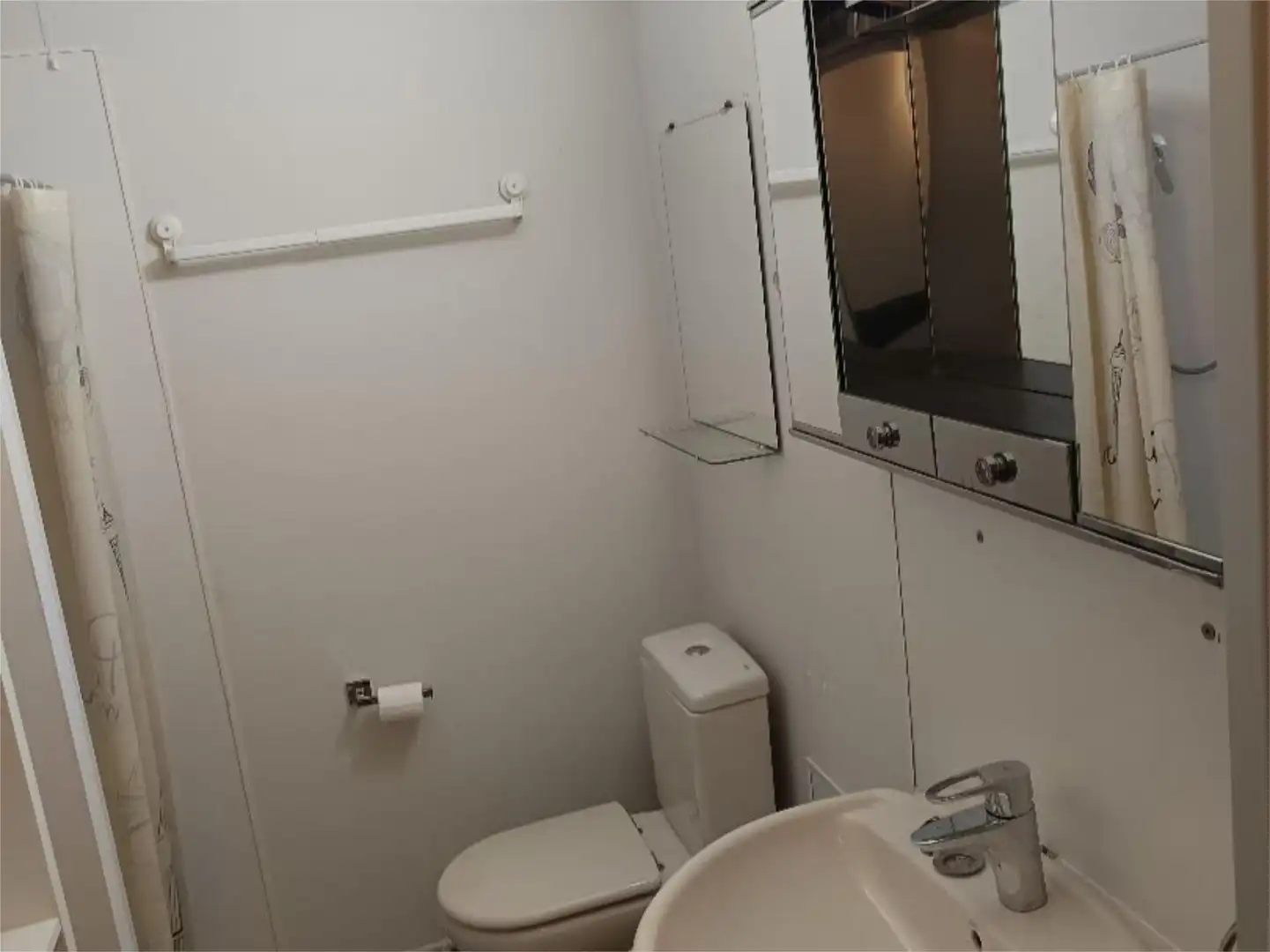 Commercial properties for sale in Calle Esteban Collantes, 13, Pueblo Nuevo Bathroom of Commercial properties for sale in Madrid with Air Conditioner, Heating and Furnished