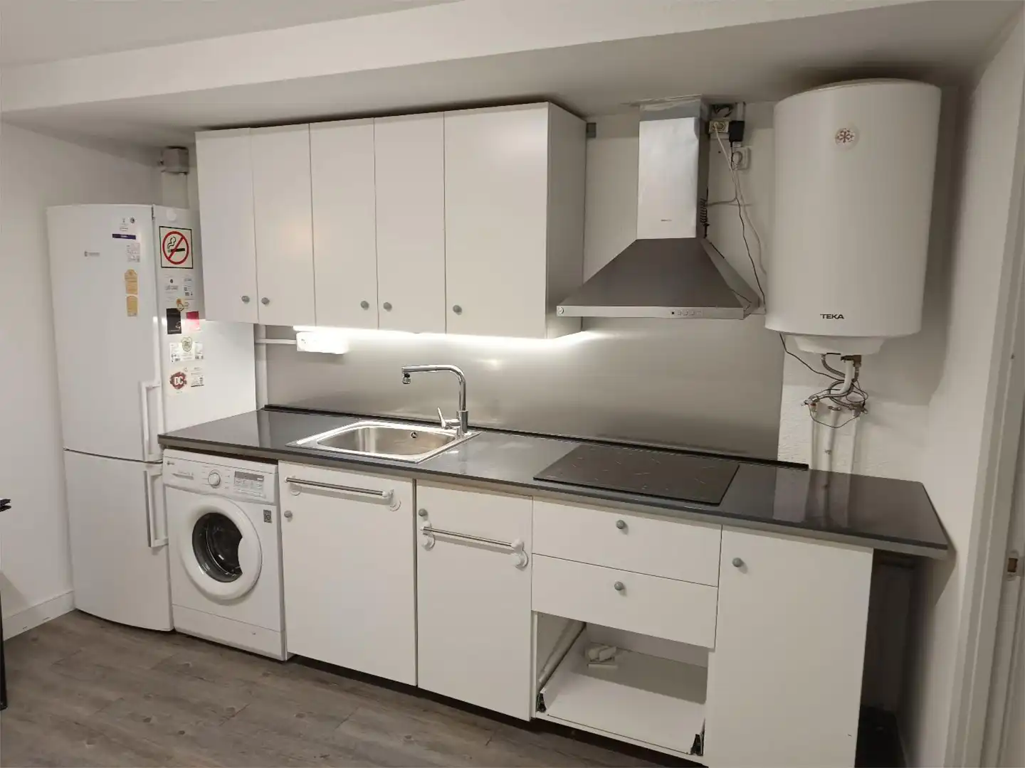 Commercial properties for sale in Calle Esteban Collantes, 13, Pueblo Nuevo Kitchen of Commercial properties for sale in Madrid with Air Conditioner, Heating and Furnished