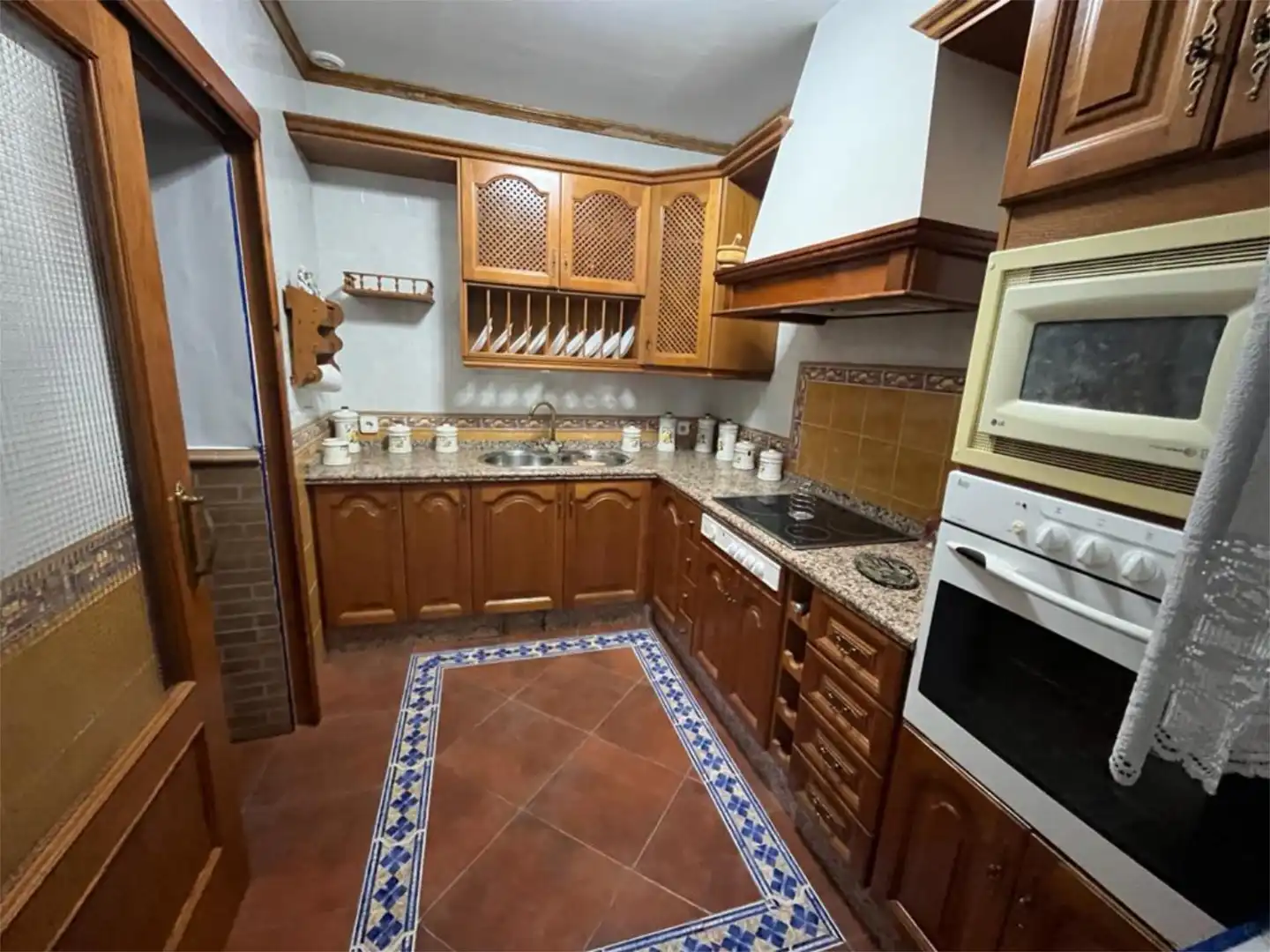 Cuina de Casa adosada en venda en Villanueva del Río y Minas amb Aire condicionat, Calefacció i Terrassa