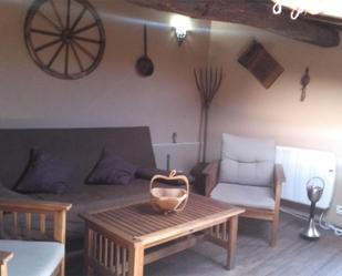 Sala d'estar de Casa adosada en venda en Valverde de la Vera