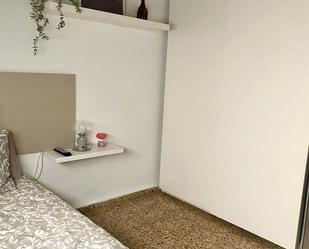 Bedroom of Flat to share in Burjassot  with Air Conditioner and Balcony