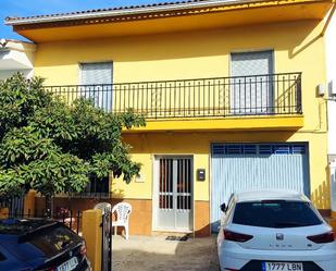 Exterior view of Single-family semi-detached for sale in Castillo de Locubín  with Terrace, Swimming Pool and Balcony