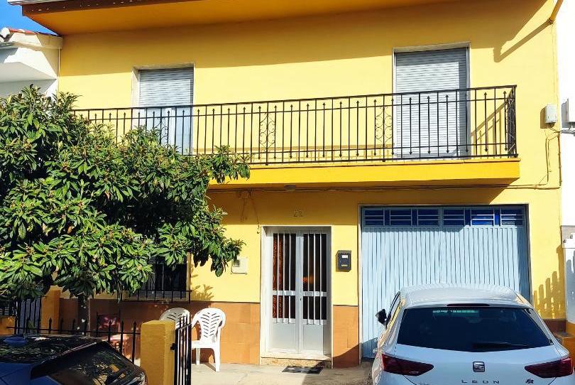 Casa adosada en venda a Calle Real, 22, Castillo de Locubín, Jaén - imatge 1 Foto 1 de Casa adosada en venda a Calle Real, 22, Castillo de Locubín, Jaén