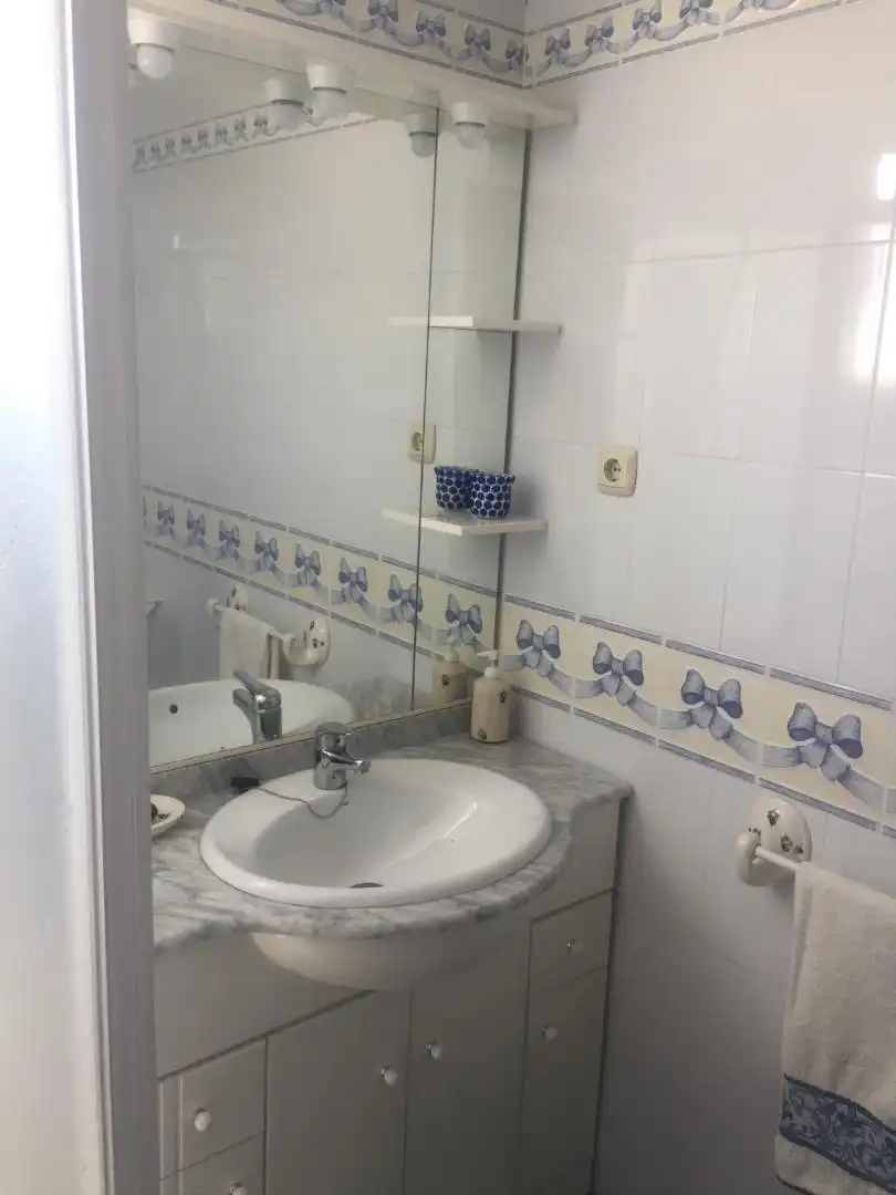 Badezimmer von Wohnungen zur Miete in Mijas mit Klimaanlage, Privatgarten und Terrasse