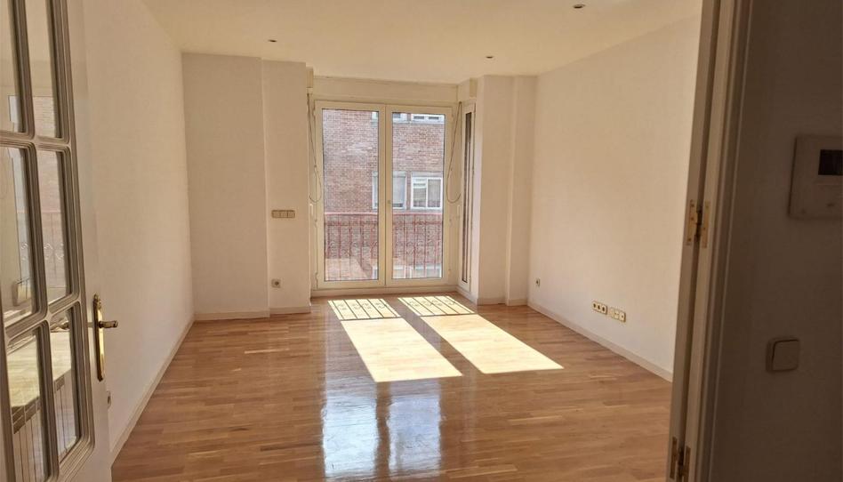 Flat to rent in Pueblo Nuevo, Madrid - image 1 Photo 1 of Flat to rent in Pueblo Nuevo, Madrid