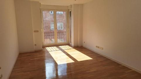 Flat to rent in Pueblo Nuevo, Madrid - image 2 Photo 2 of Flat to rent in Pueblo Nuevo, Madrid