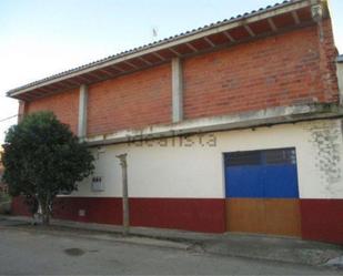 Exterior view of House or chalet for sale in Castrogonzalo
