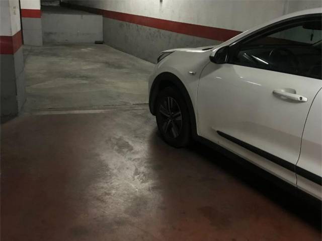 Garaje en Alquiler en Plaza Villa de Castelldefels, 4 en Carranque - Haza Cuevas