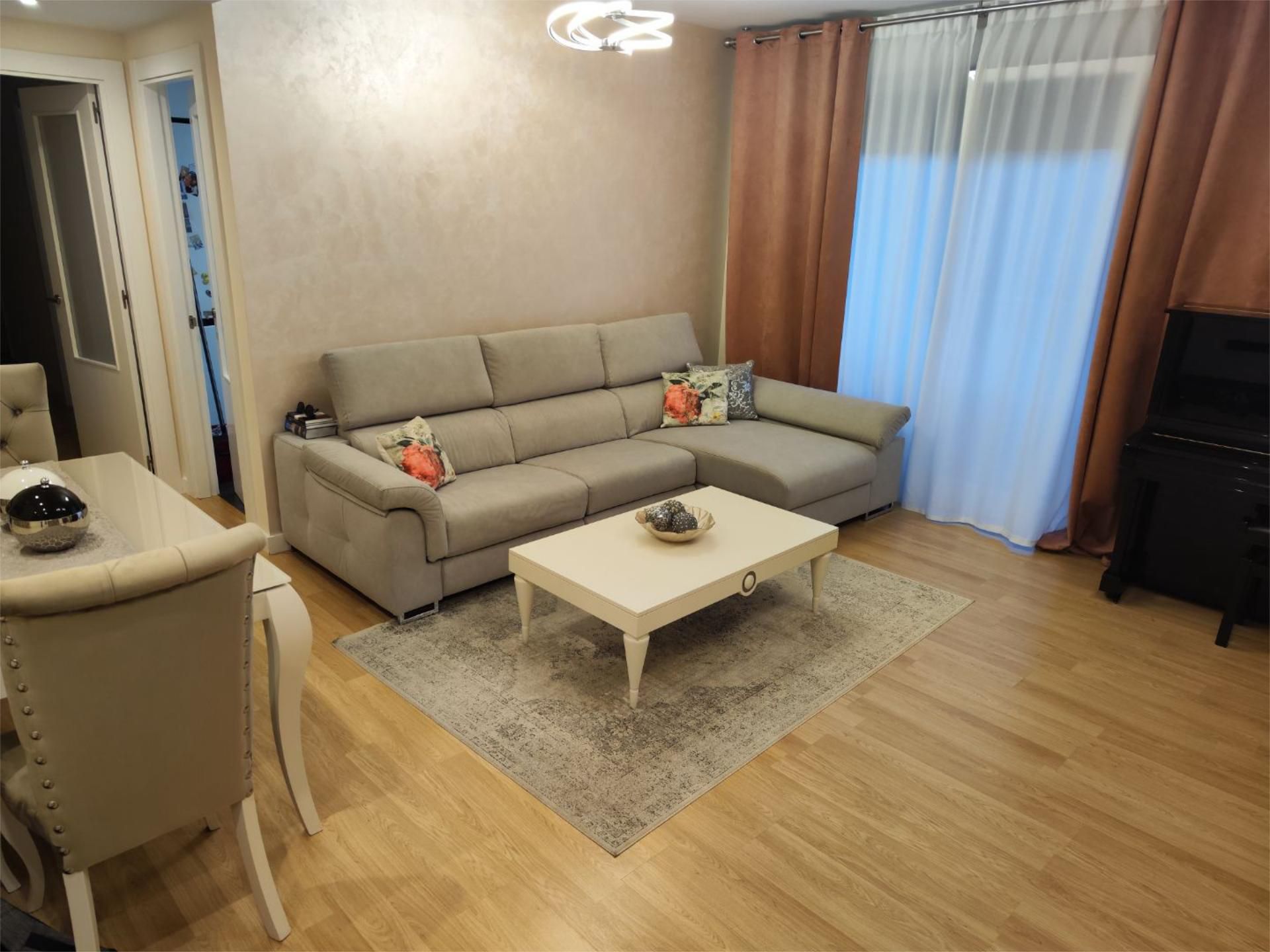 Sala d'estar de Pis en venda en  Logroño amb Aire condicionat, Calefacció i Jardí privat