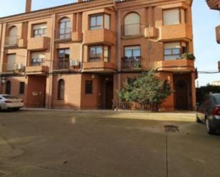 Vista exterior de Casa o xalet en venda en San Adrián amb Aire condicionat, Terrassa i Balcó