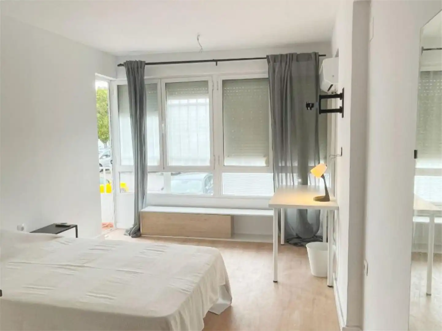 Habitació a Calle Gardenias, 1, Arenal - La Pólvora Dormitori de Pis per a compartir en Dos Hermanas amb Aire condicionat, Parquet i Moblat