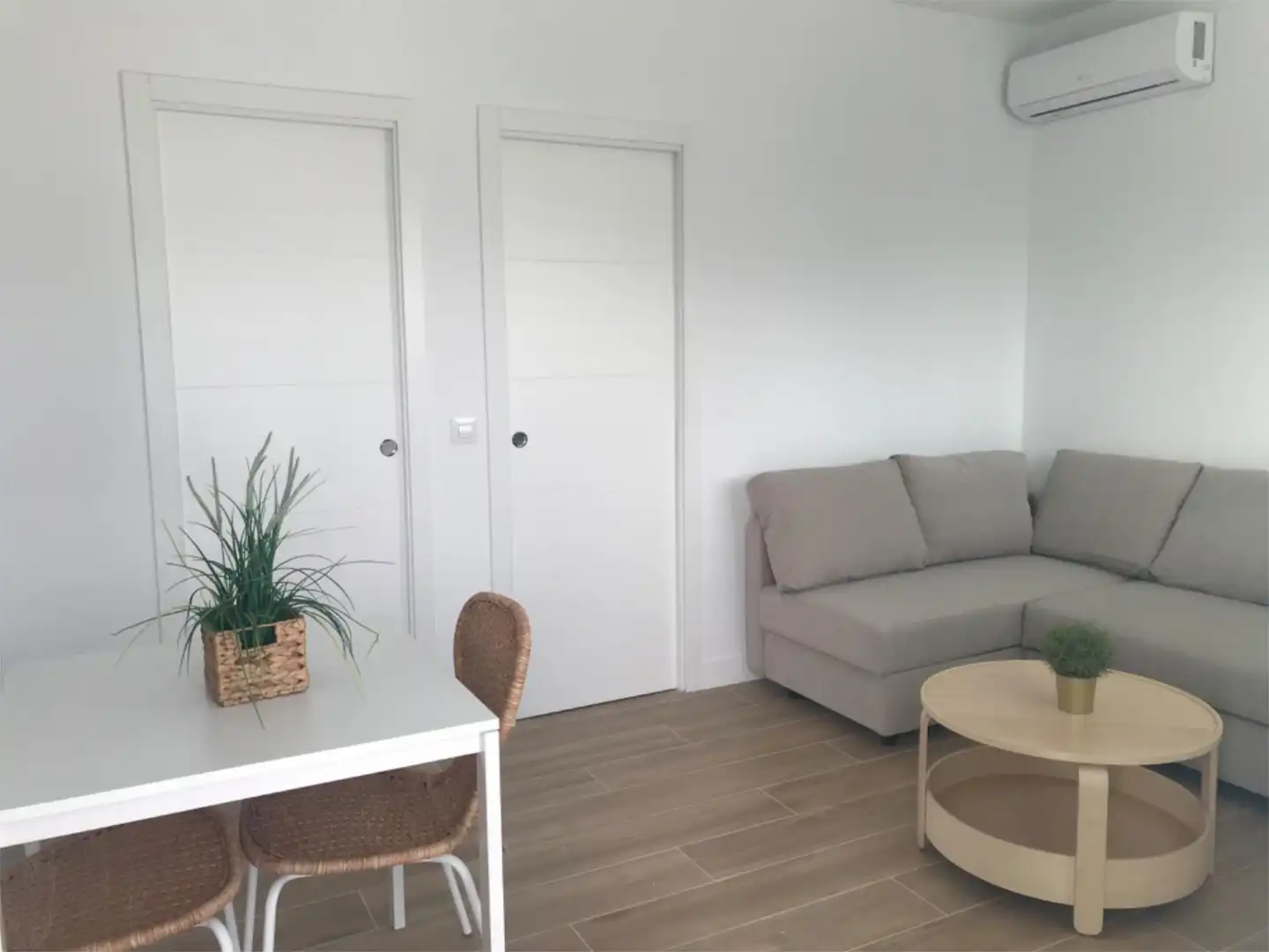 Casa o chalet de alquiler en Camino del Olmo, 1, Los Franceses – La Vega Sala de estar de Casa o chalet de alquiler en Chiclana de la Frontera con Aire acondicionado, Calefacción y Jardín privado