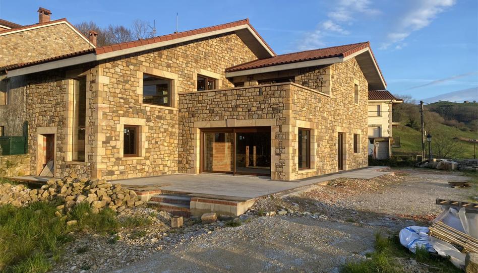 Casa o xalet en venda a Avenida de Los Escolapios, 7, Villacarriedo, Cantabria - imatge 1 Foto 1 de Casa o xalet en venda a Avenida de Los Escolapios, 7, Villacarriedo, Cantabria