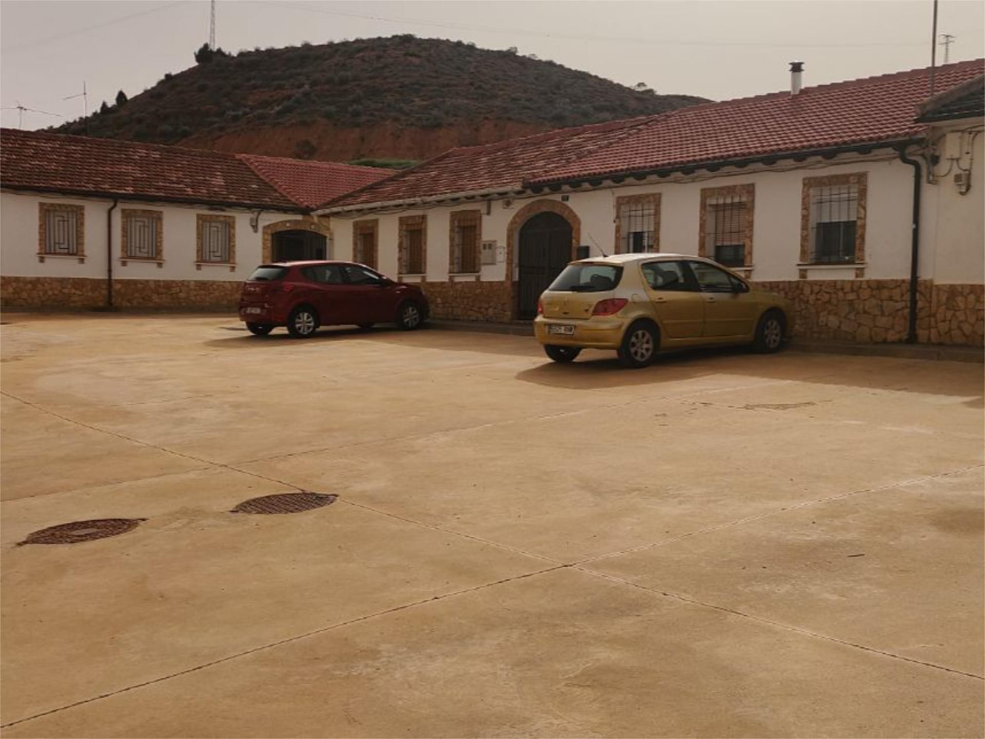 Aparcament de Casa o xalet en venda en Santa María de Huerta amb Calefacció i Moblat