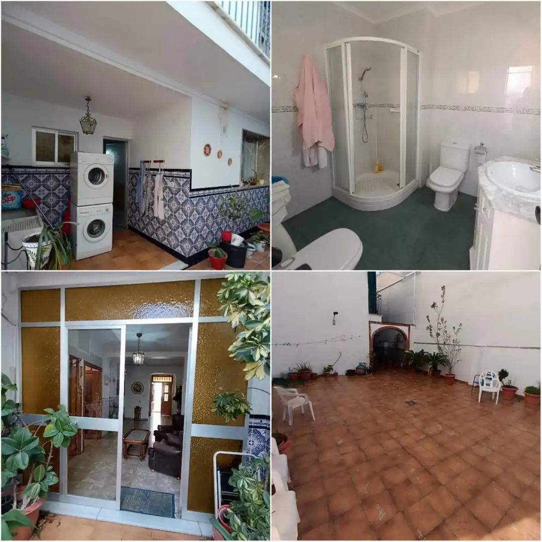 Detached homes for sale in Calle Cristo Rey, Priego de Córdoba Bathroom of Detached homes for sale in Priego de Córdoba with Air Conditioner, Terrace and Storage room