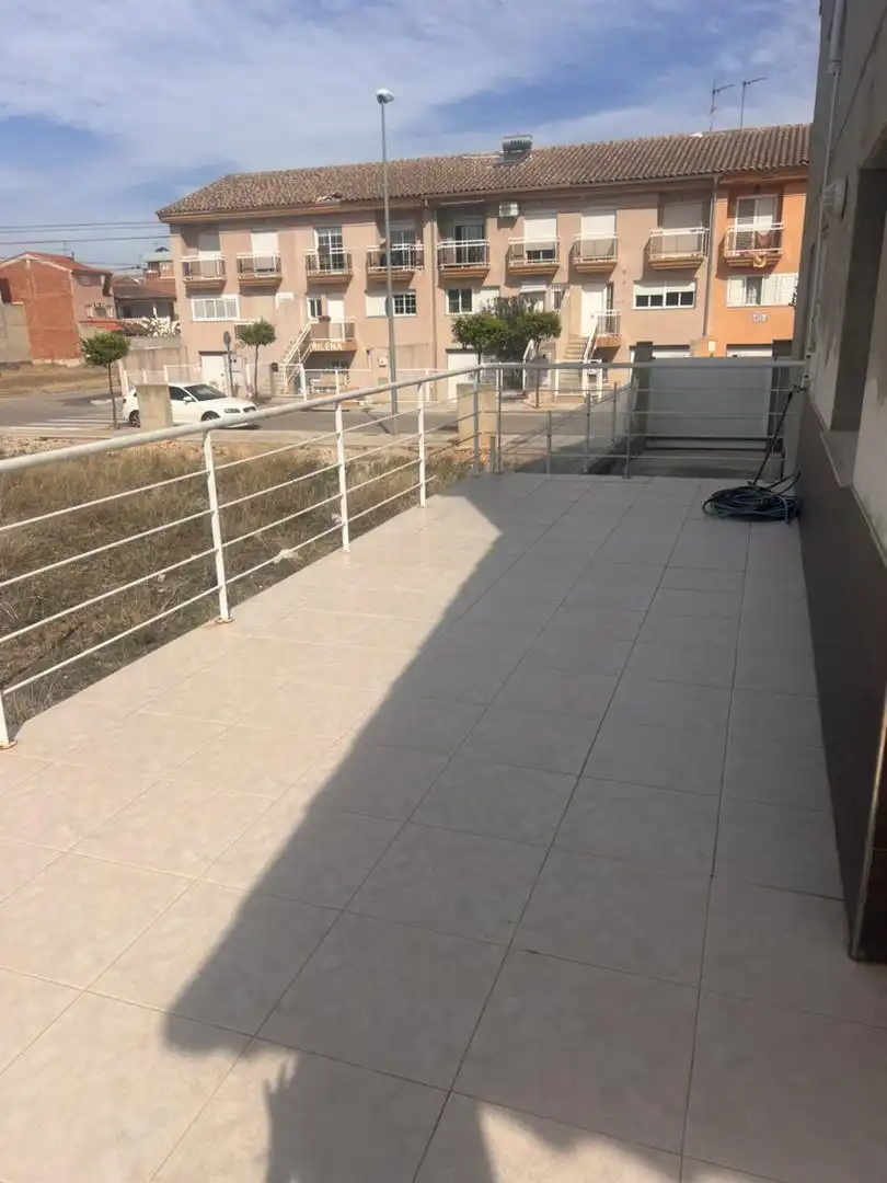 Terrassa de Casa o xalet en venda en Chella amb Aire condicionat, Terrassa i Piscina