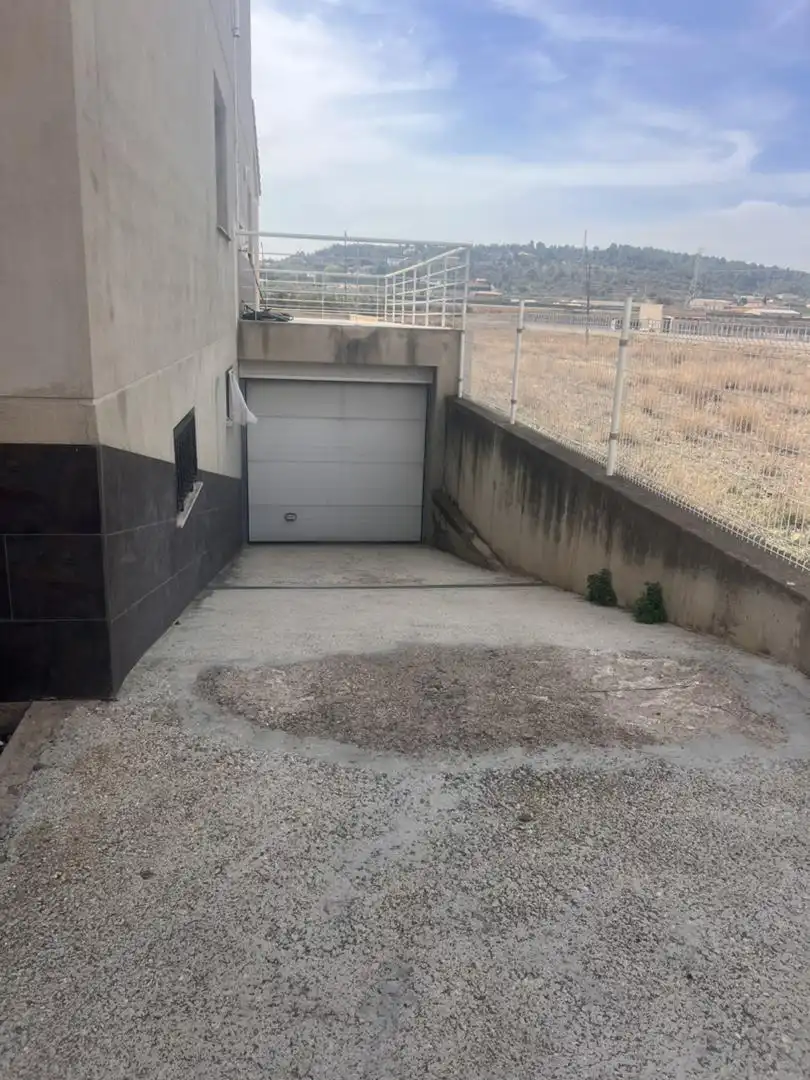 Aparcament de Casa o xalet en venda en Chella amb Aire condicionat, Terrassa i Piscina