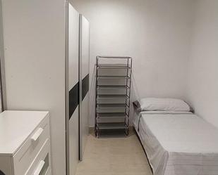 Bedroom of Apartment to share in Reus  with Air Conditioner and Balcony