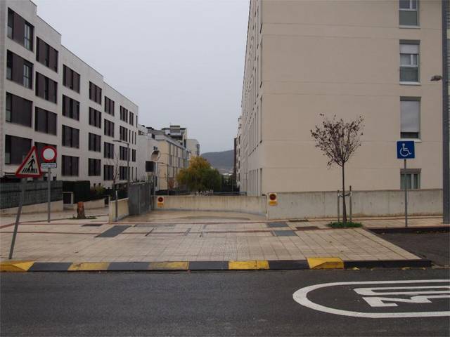 Garaje en Alquiler en Calle Elizmendi, 41 en Sarriguren