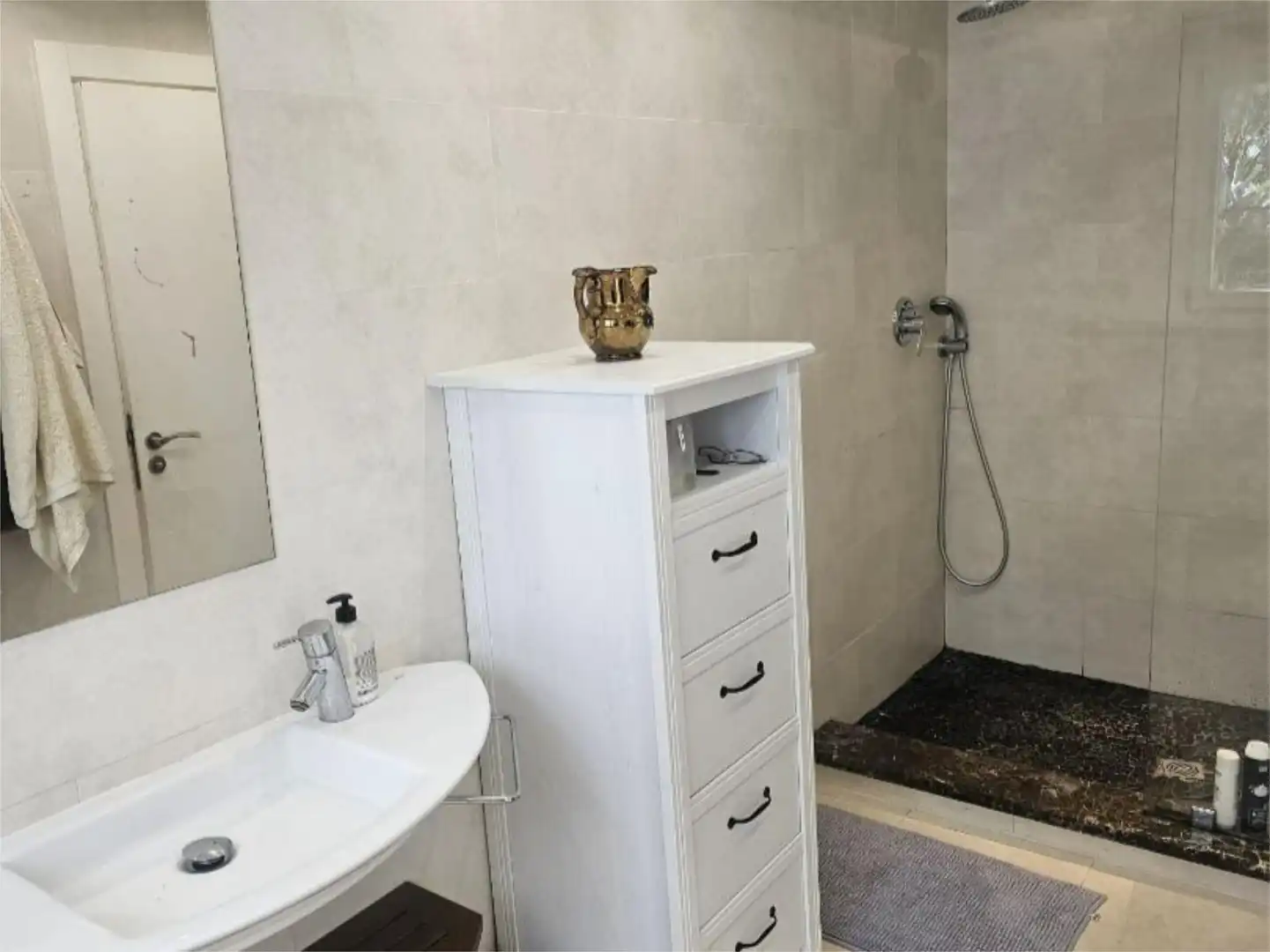 Pis en venda a Calle de las Encinas, 1731, Calahonda Bany de Pis en venda en Mijas amb Aire condicionat, Calefacció i Jardí privat